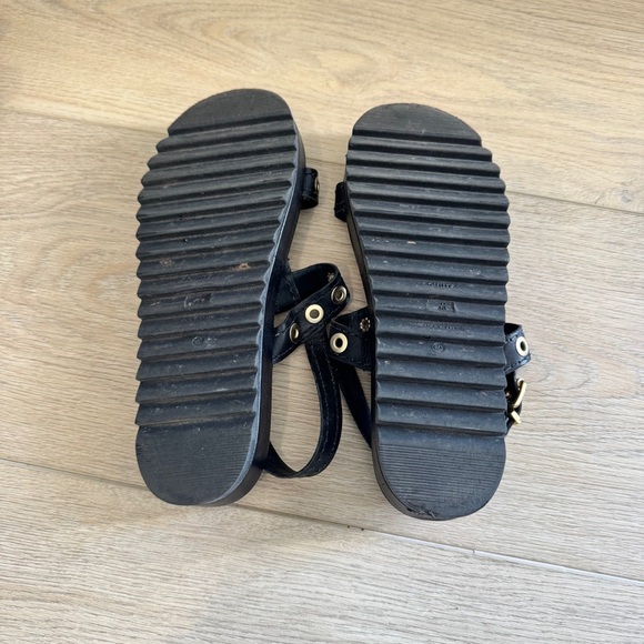 Schutz Black Leather Strappy Grommets Sandals Size 8 - Picture 6 of 7